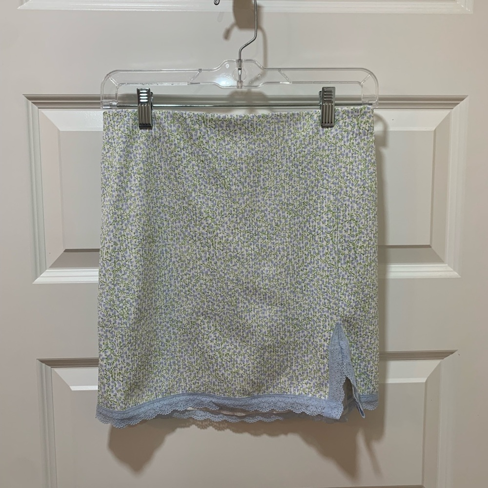 Target MIDI Floral Skirt/ C: Blue/Green/White/ S: Small